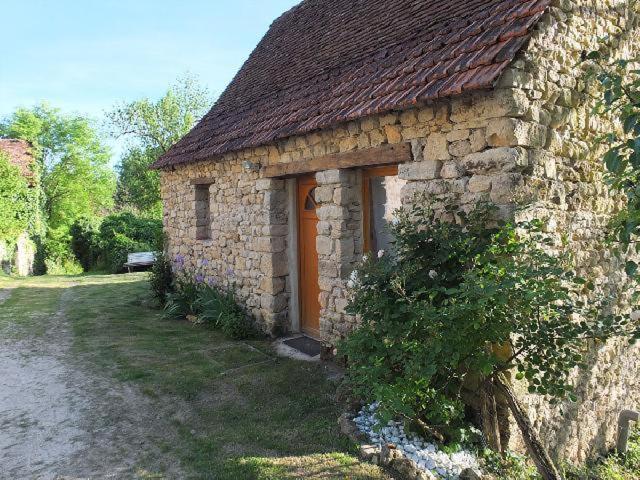 Gite Et Chambres D'Hotes - Sur Le Chemin Des Sens Azerat Exterior foto